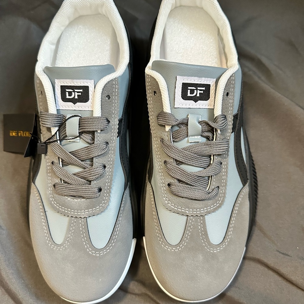 Women’s Gray Sneakers